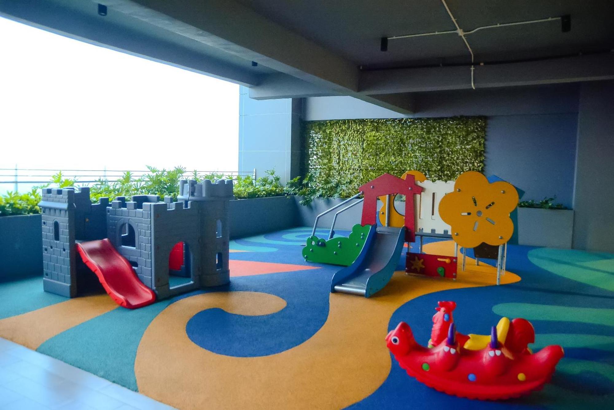 Spacious And Modern 2Br L'Avenue Apartment By Travelio จาการ์ตา ภายนอก รูปภาพ