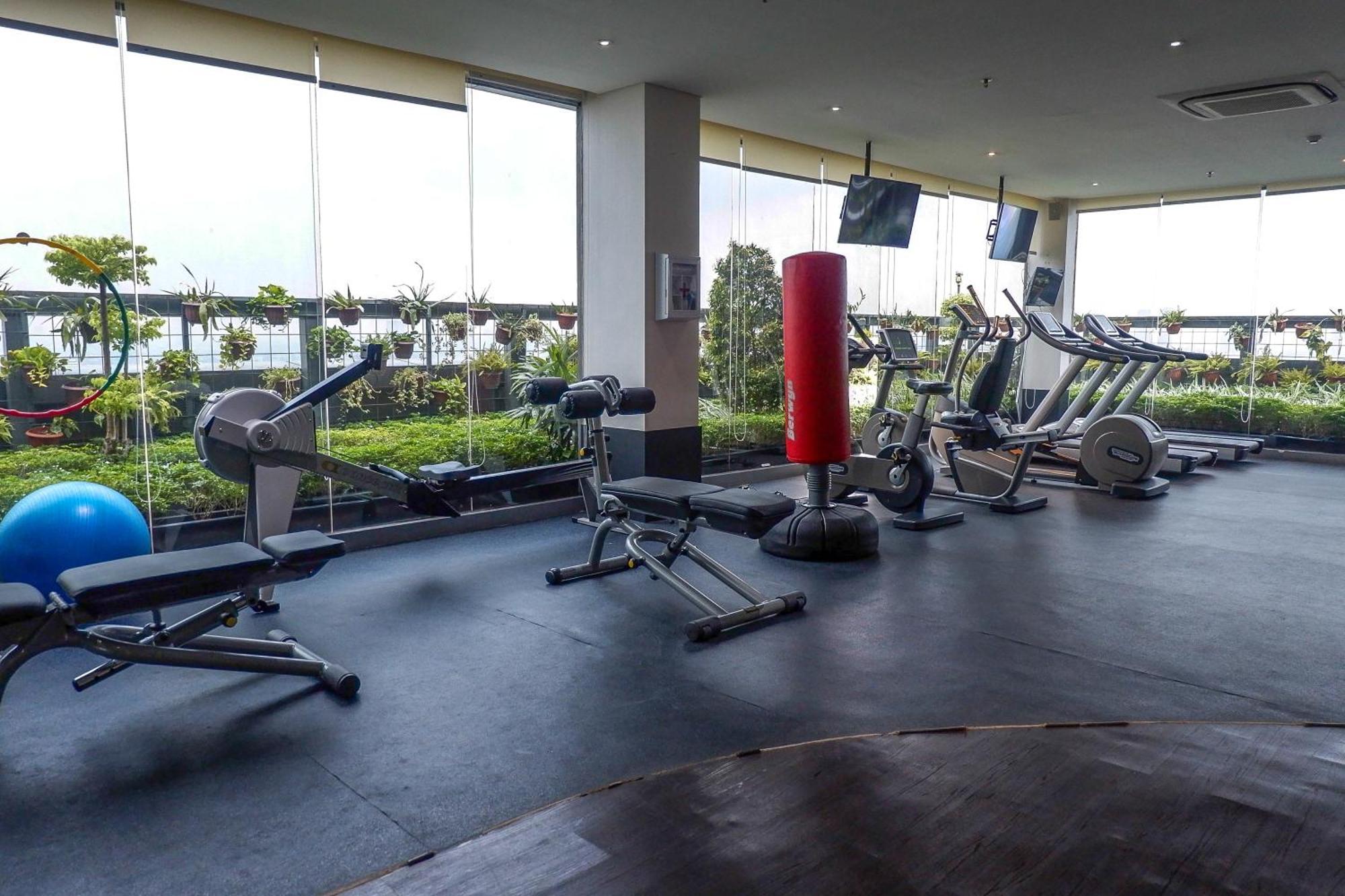 Spacious And Modern 2Br L'Avenue Apartment By Travelio จาการ์ตา ภายนอก รูปภาพ
